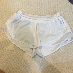 Lululemon Hotty Hot shorts 2.5”